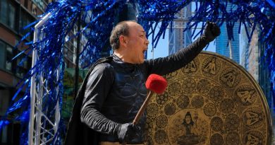 龚晓华参加多伦多骄傲大游行 与市民分享竞选理念